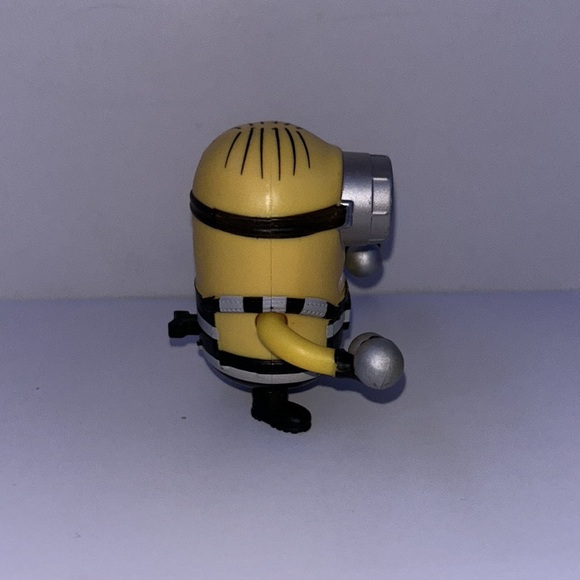 2017 Minions Despicable Me 3 Pumping Iron Prison Minion McDonald's Toy - Picture 2 of 3